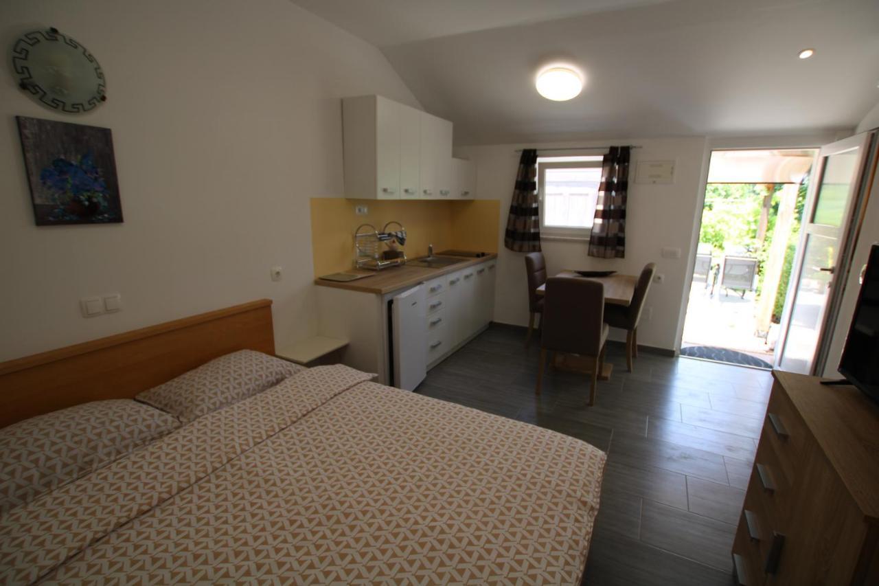 Apartments Green Garden Labinci Bilik gambar